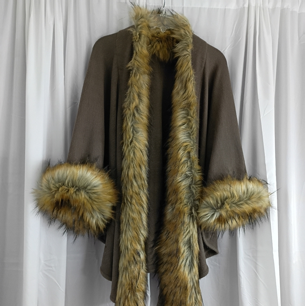 Brown Faux Fur Trimmed Women's Sweater